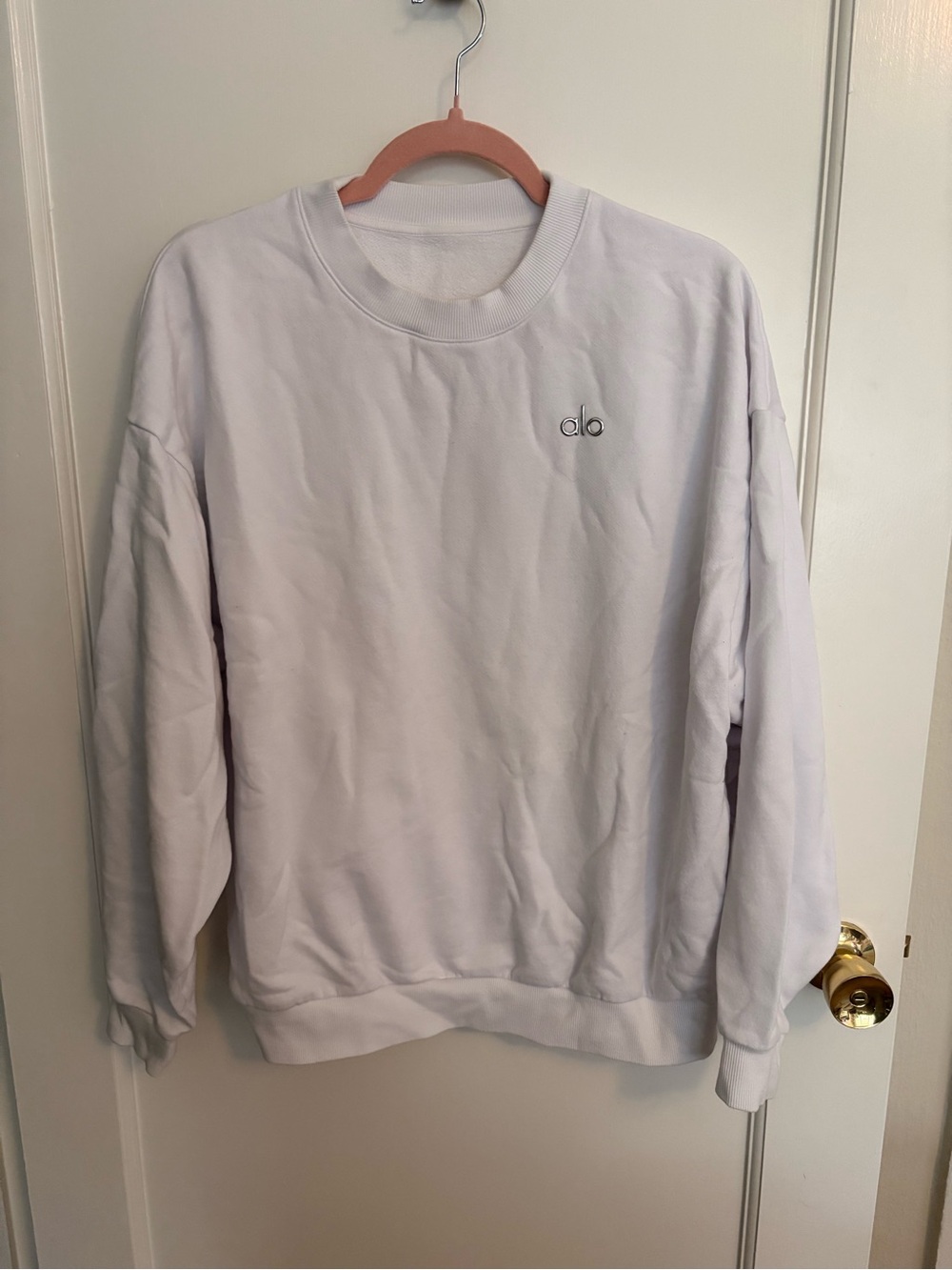 ALO Yoga Accolade Crewneck Sweatshirt in White